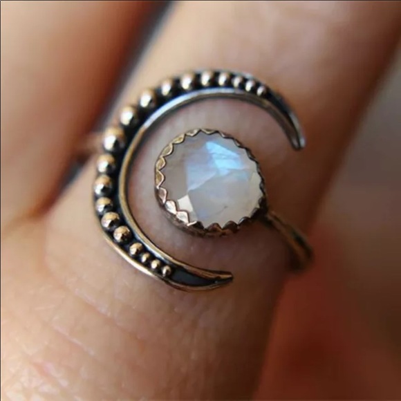 The Amulet Vintage inspired 925 Moonstone Moon Adjustable Ring - Picture 4 of 5